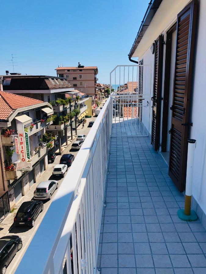 D Annunziohouse Bed & Breakfast Martinsicuro Bagian luar foto