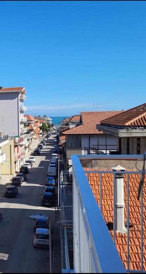 D Annunziohouse Bed & Breakfast Martinsicuro Bagian luar foto