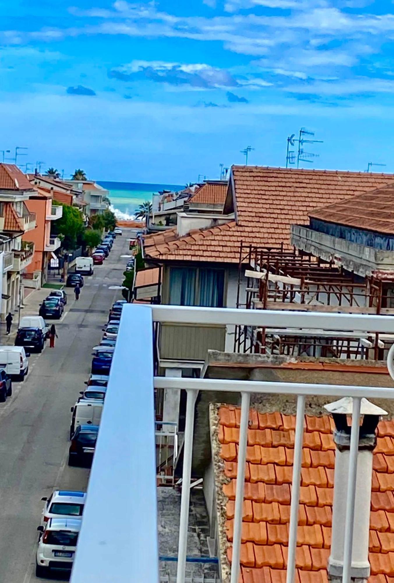 D Annunziohouse Bed & Breakfast Martinsicuro Bagian luar foto